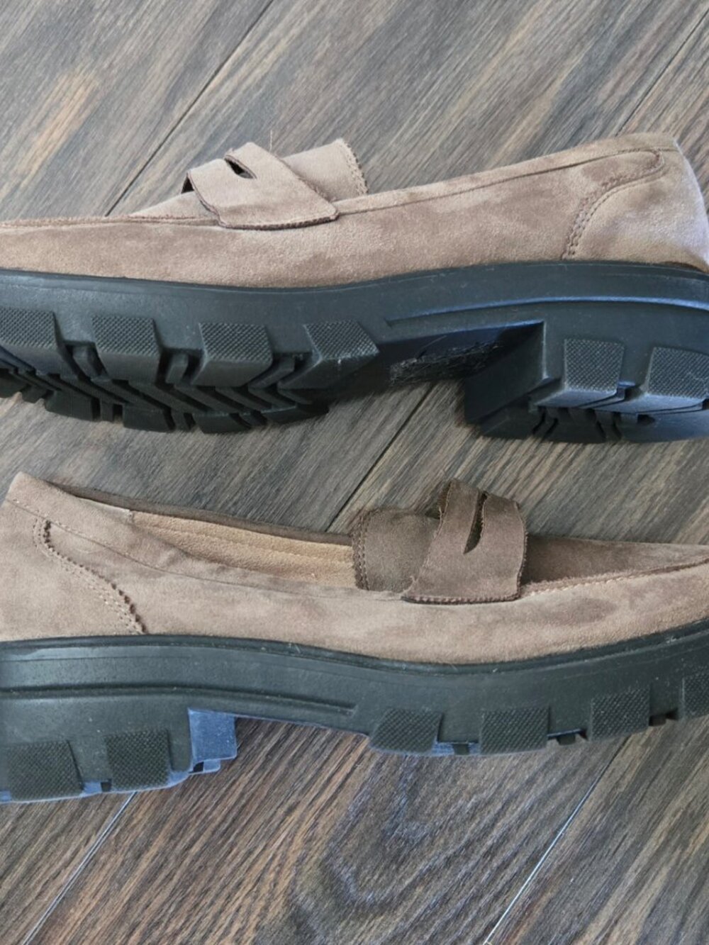 CROWN VINTAGE Women's Taupe Suede Loafers w/ Chunky Lug Soles SIZE 7M